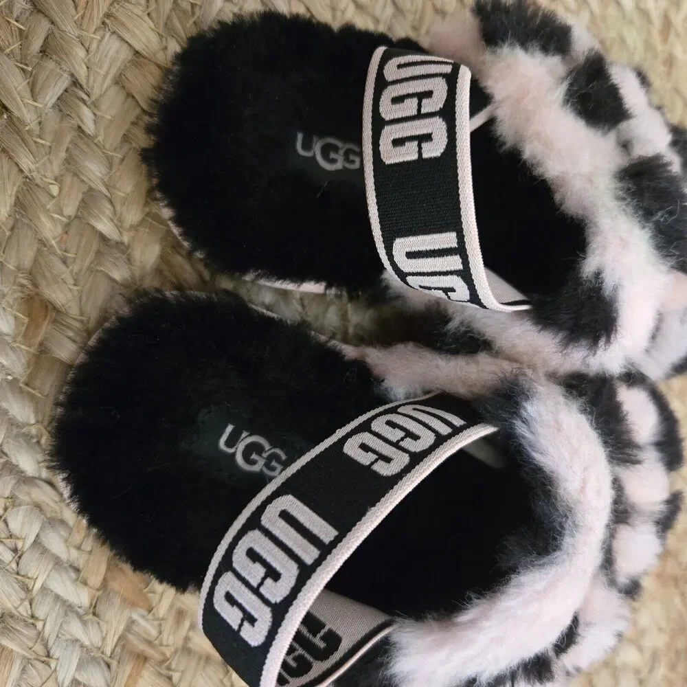 UGG‎ FLUFF YEAH SLIDES PINK/BLACK SCALLOP TODDLER GIRL SIZE 9C
